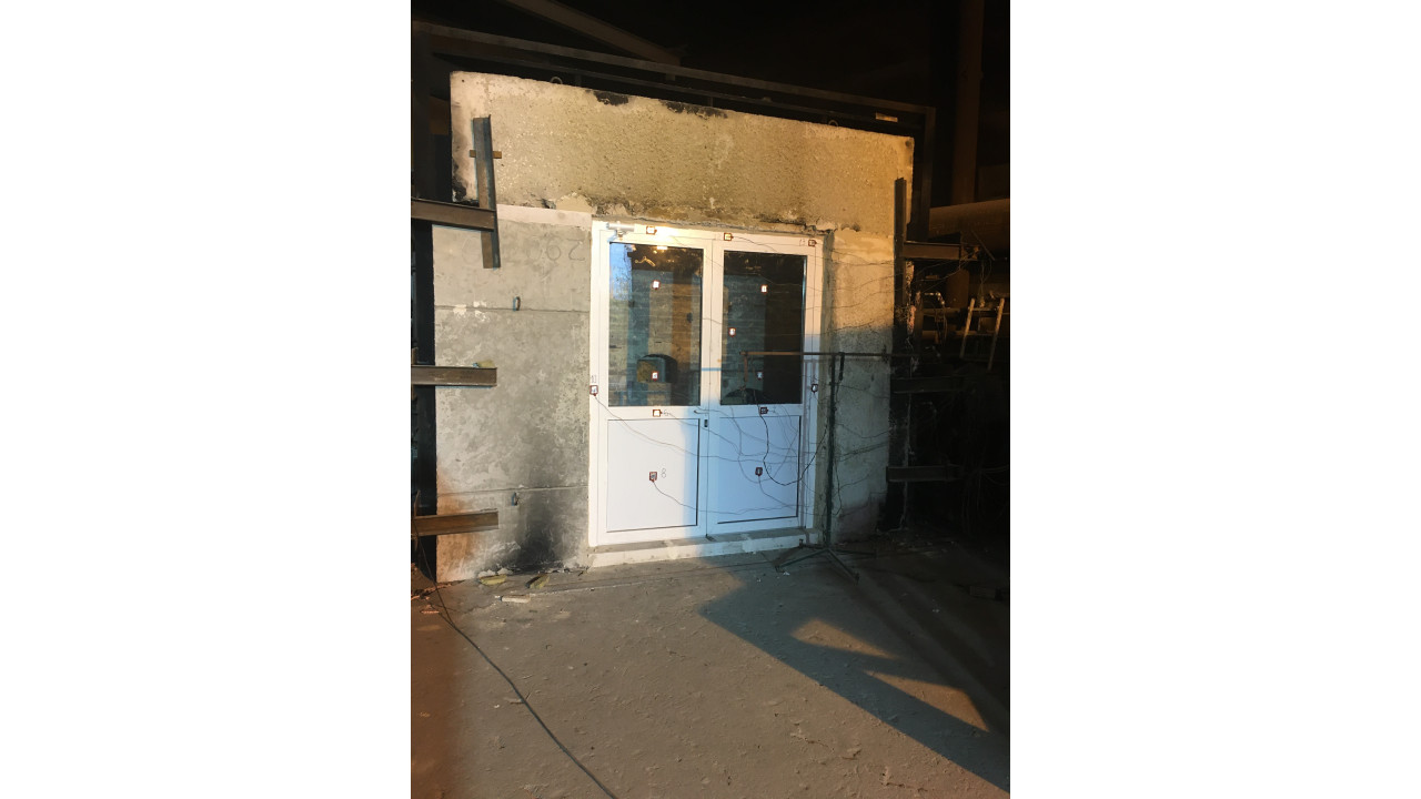 Отжиг противопожарной остекленной двери от ООО «ДомГласс»