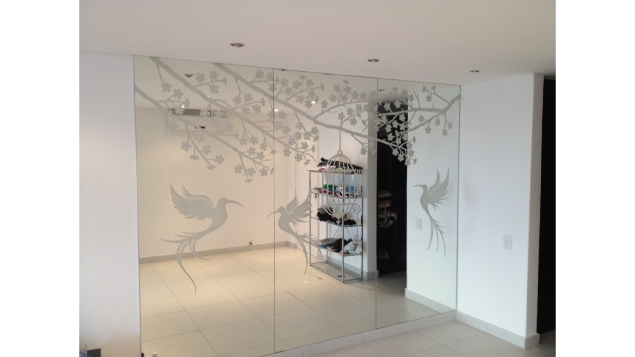 Нанесение художественных изображений на зеркала