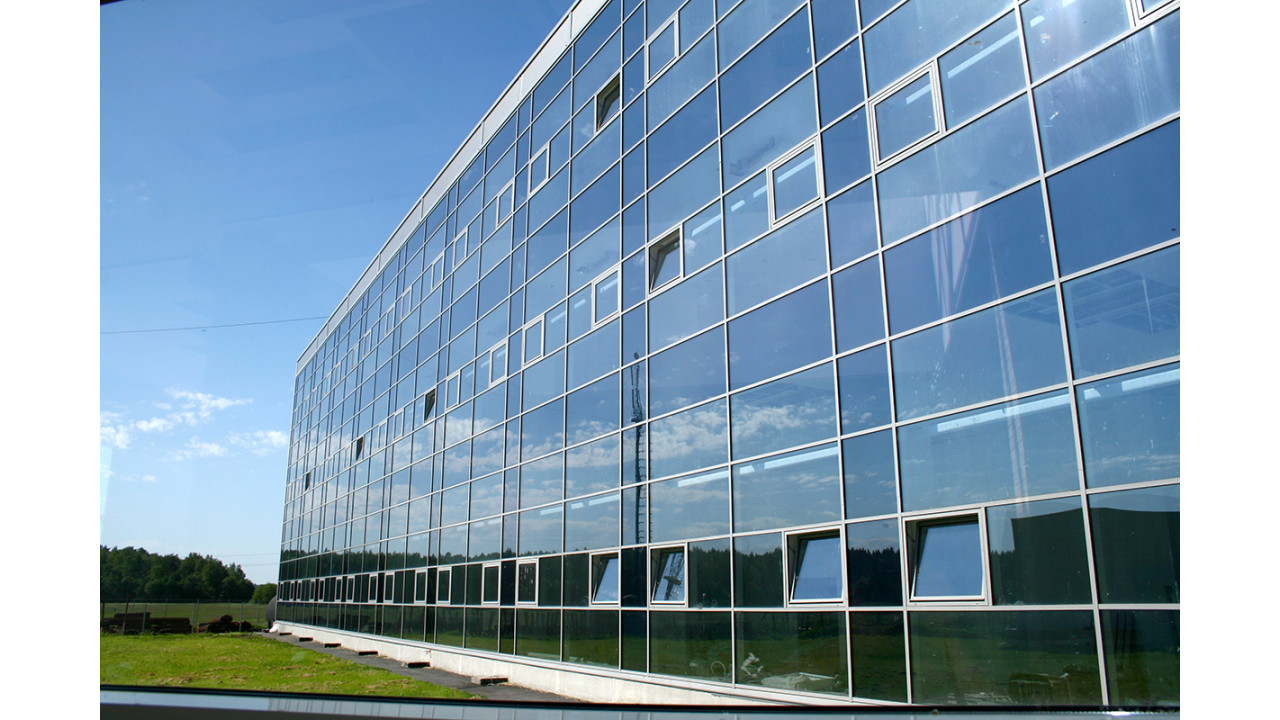 Остекление фасадов зданий с "ДомГласс"