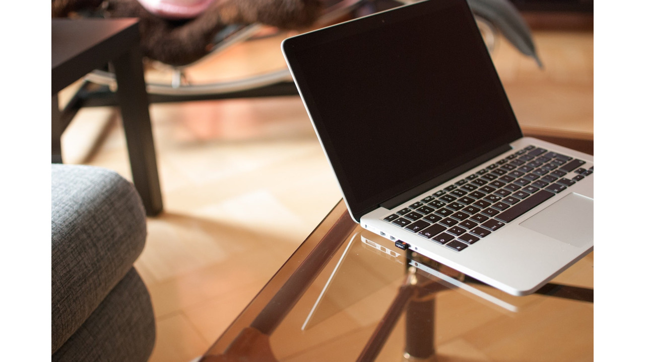 Достоинства и недостатки кухонной стеклянной столешницы