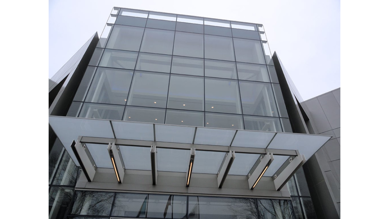 Акция - профиль для козырьков из стекла от компании ДомГласс