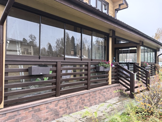 Безрамное остекление раздвижное в Москве | Услуги, цены и заказ изделий из закаленного стекла