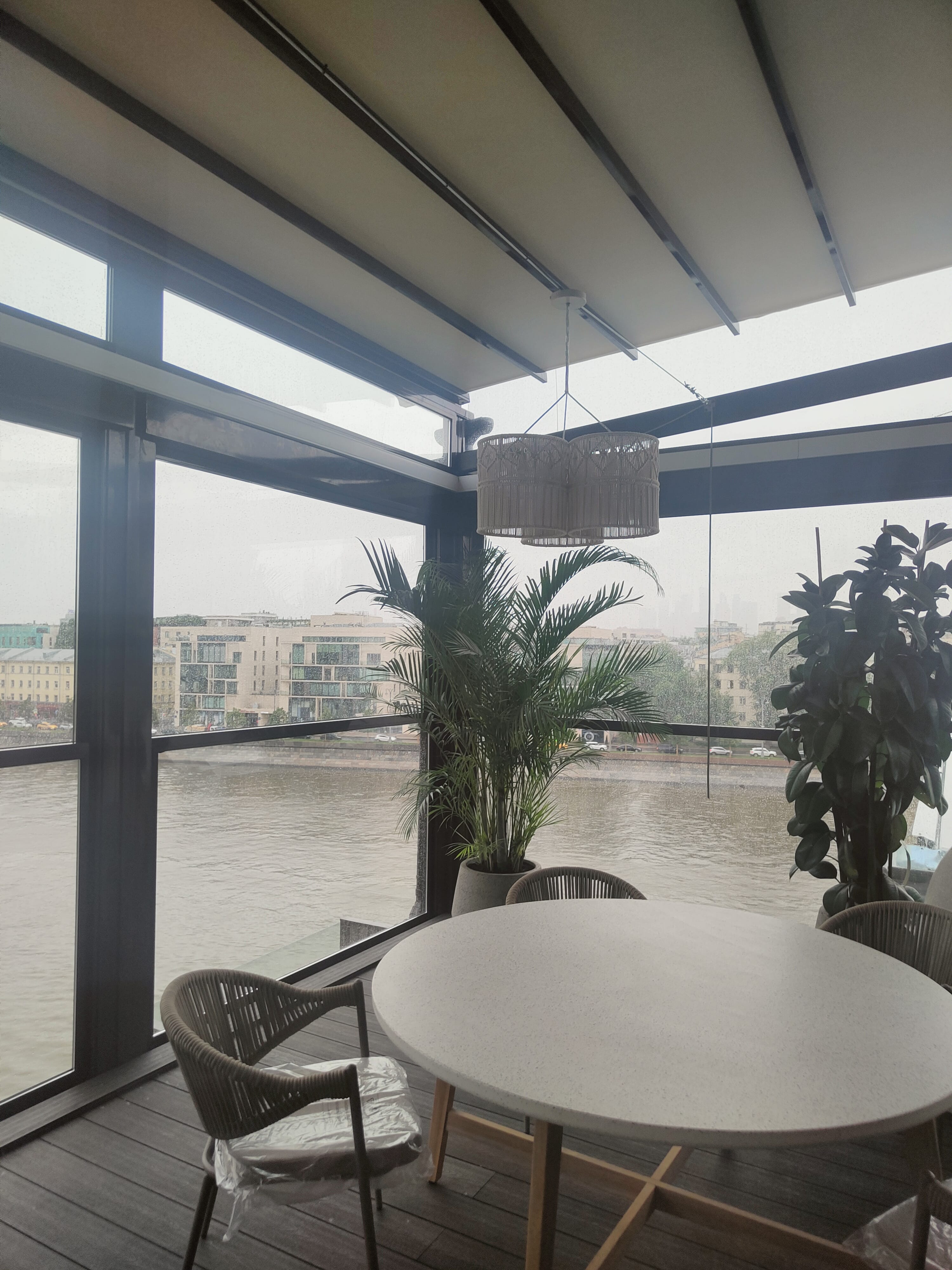 Гильотинное остекление в Москве | Услуги, цены и заказ изделий из закаленного стекла